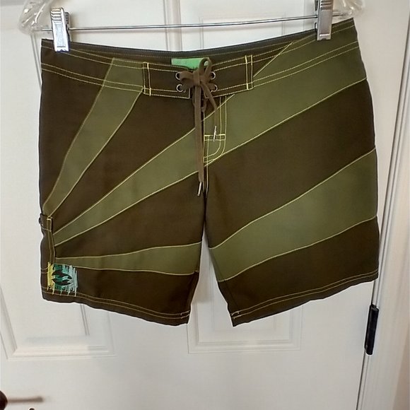 Women's Size 1 (XS) Billabong green Board Shorts - Picture 1 of 9